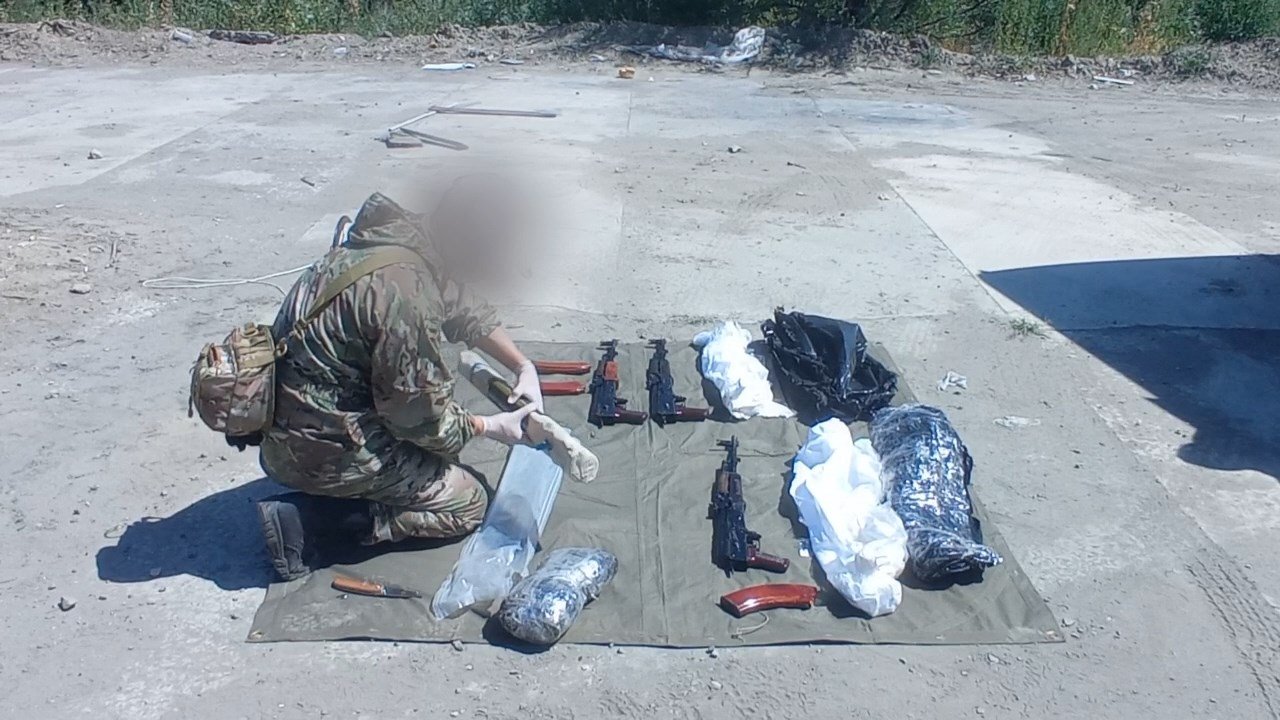 В Волгоградской области выявлен тайник с оружием