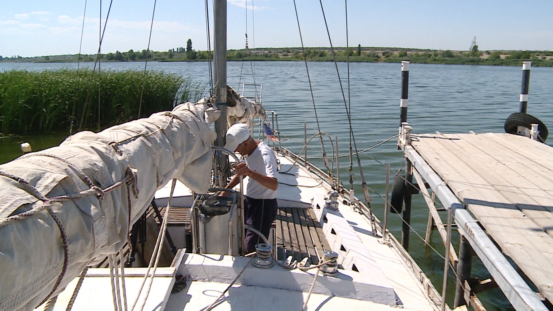 84-летний яхтсмен покоряет Волгоградское водохранилище на собственной яхте