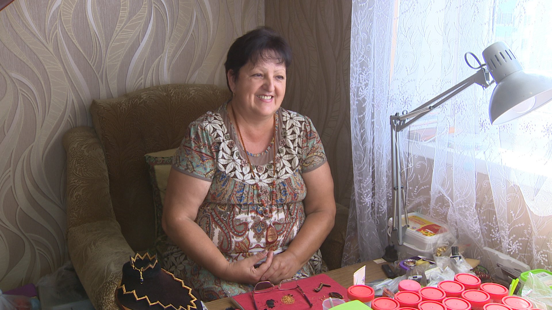 Волгоградка создает коллекцию мужских галстуков из бисера