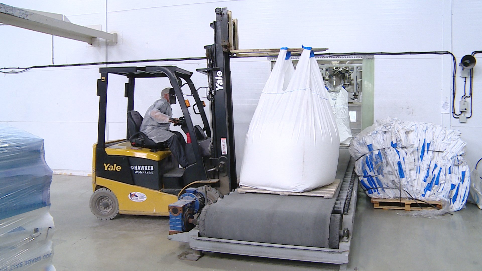 На дорогах Волгограда планируют использовать бишофит