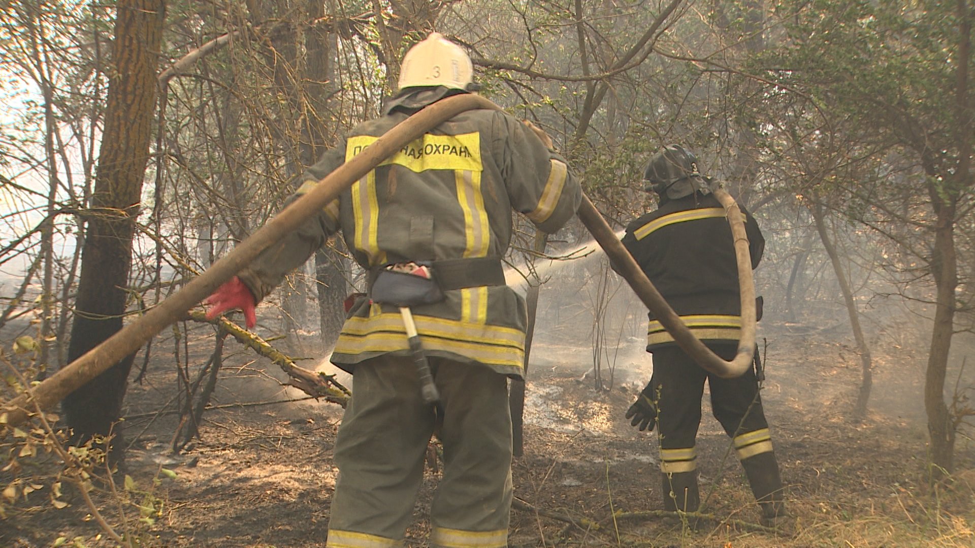 В Даниловском районе вторые сутки тушат крупный природный пожар