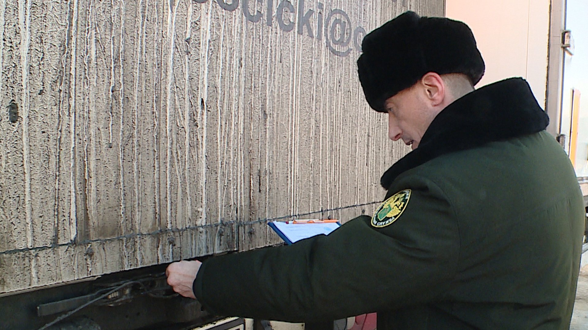 Под Волгоградом задержали грузовик с псевдобрендовой одеждой на 123 миллиона рублей