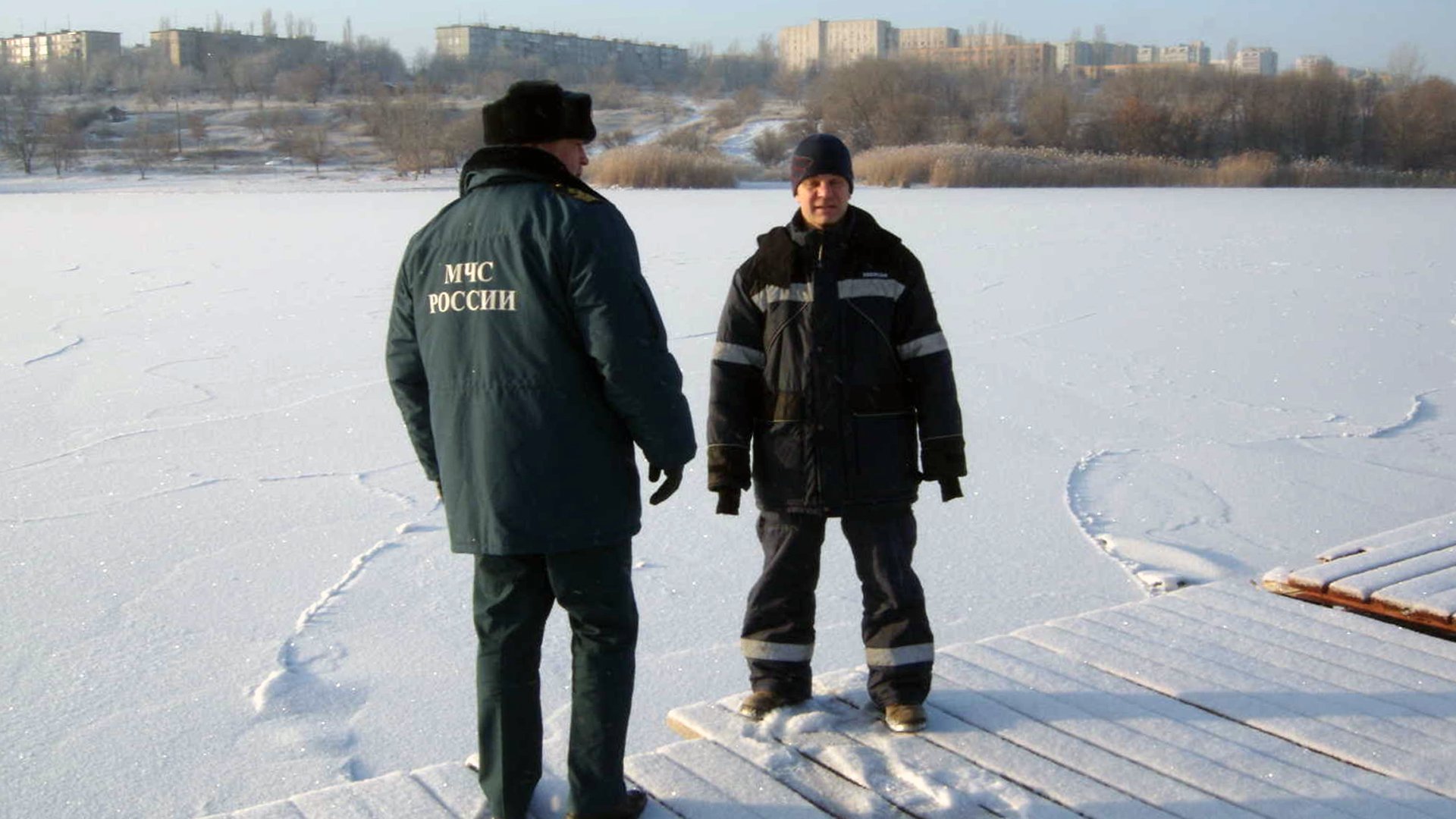 Жителям Волгоградской области напомнили о правилах безопасного поведения на льду