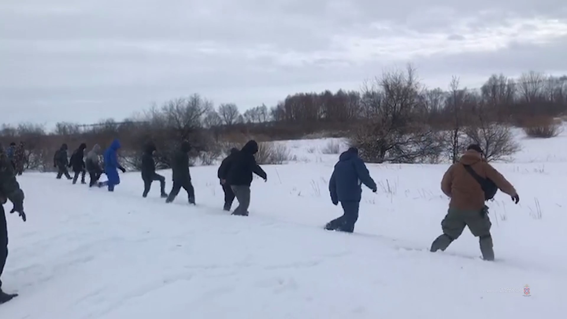 В зоне поиска пропавшей в Камышинском районе школьницы продолжается обследование местности