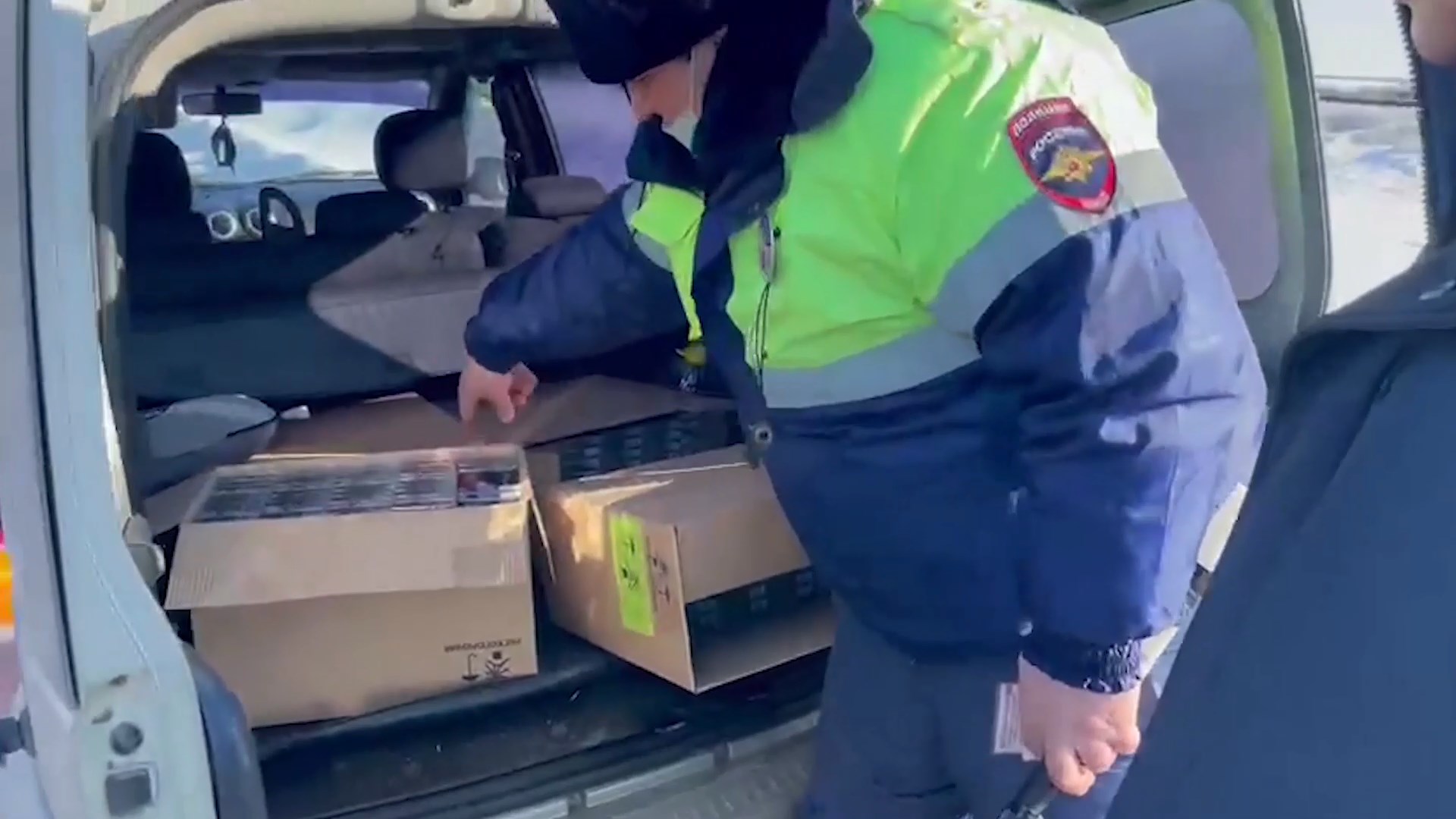Полицейские Новониколаевского района обнаружили незаконную табачную продукцию