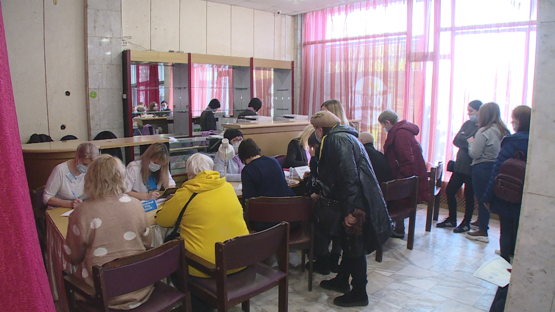 Волгоградские специалисты помогают беженцам из Донбасса оформить все необходимые документы