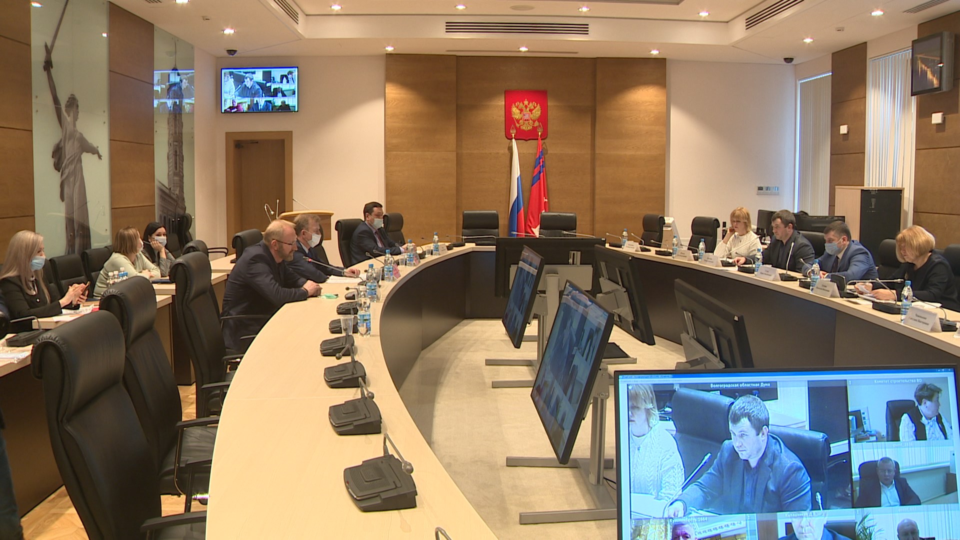 На контроле властей Волгоградской области - 13 проблемных домов