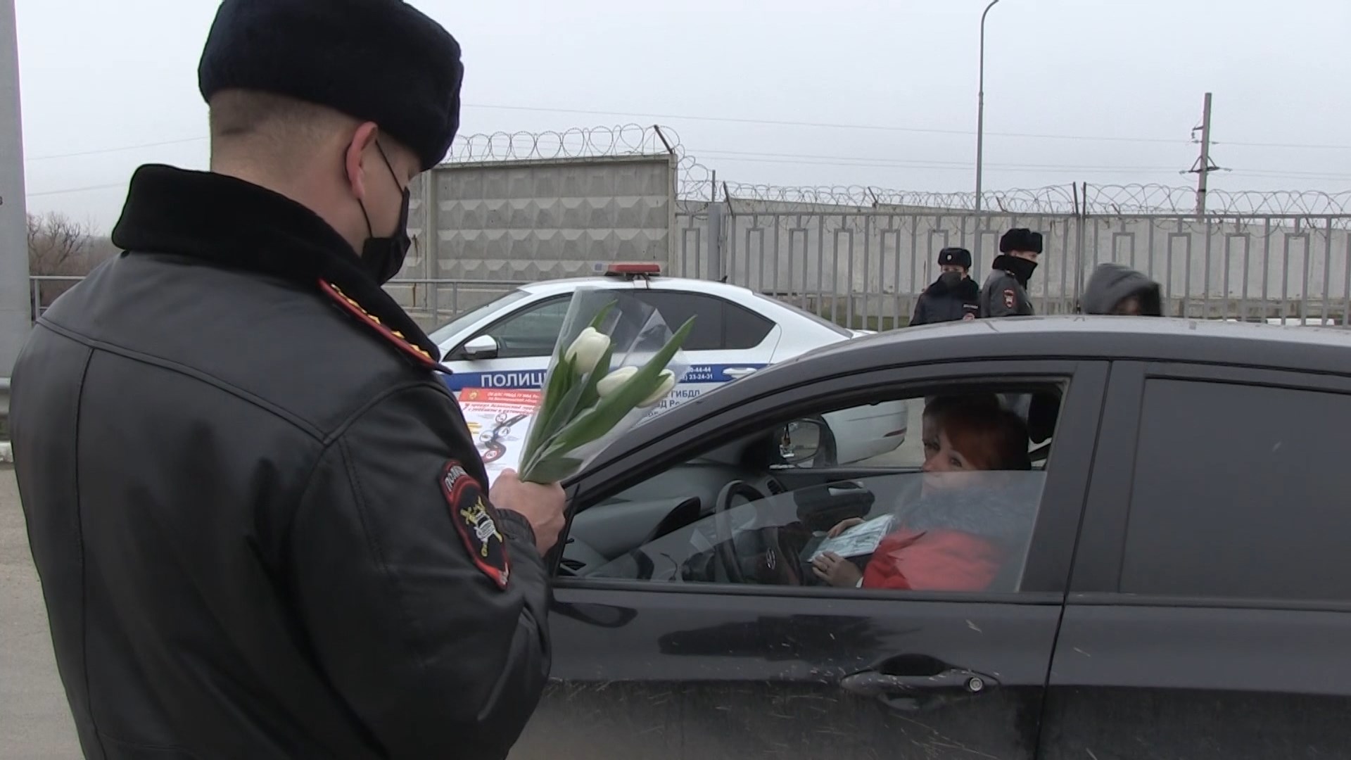 На дороги Волгограда вышел «Цветочный патруль»