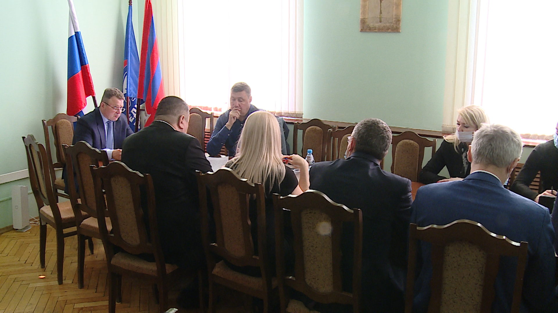 В Волгоградской области льготные категории граждан смогут получить землю под некапитальные гаражи