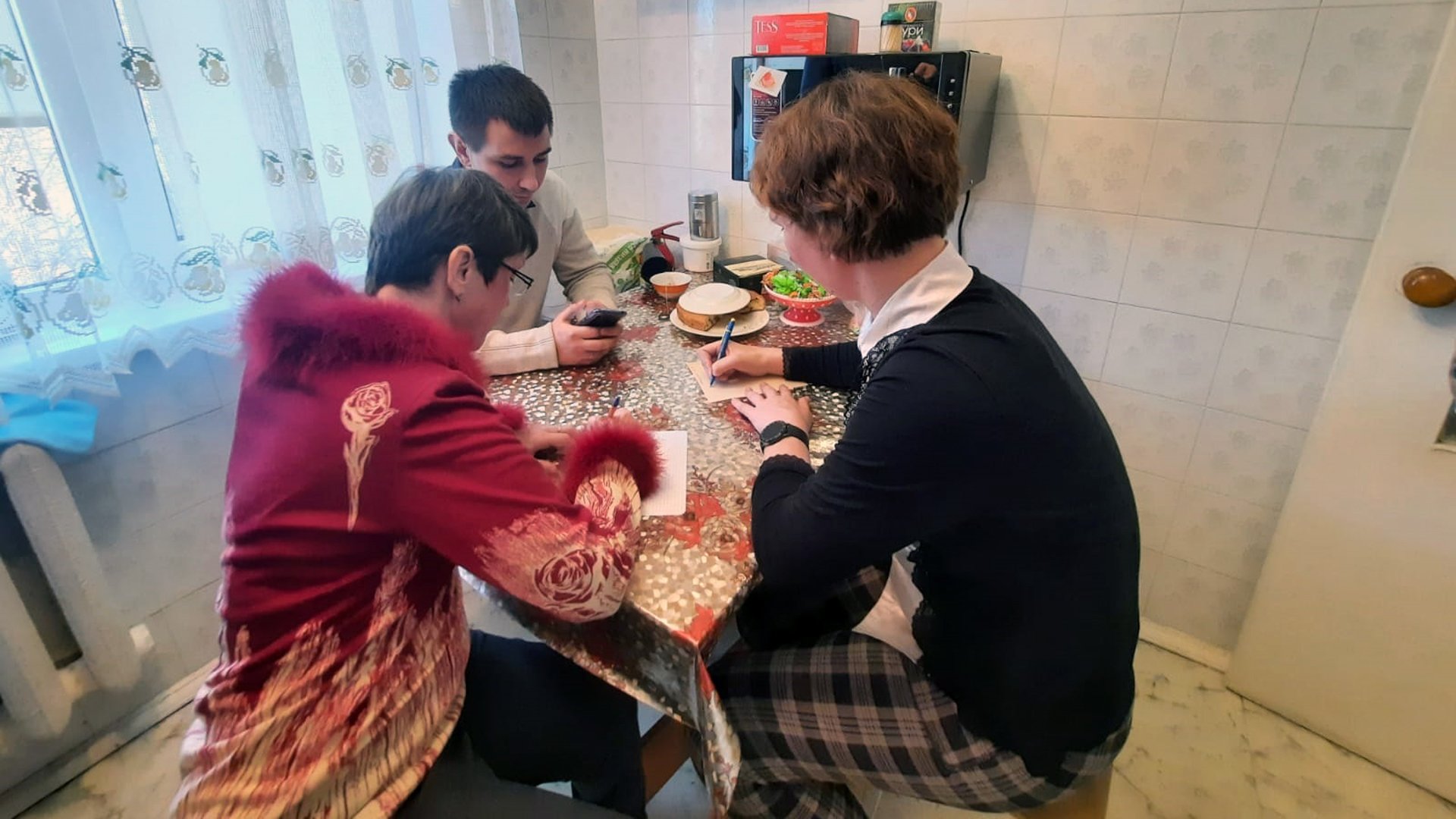 В Волгоградской области участники программы сопровождаемого проживания обучаются социально-бытовым навыкам