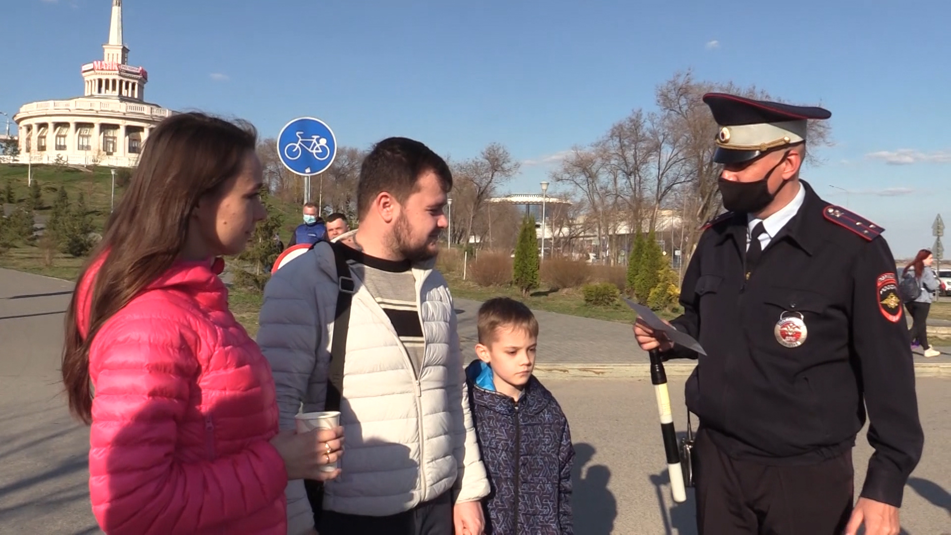 Юным волгоградцам напомнили о правилах безопасного поведения на дорогах