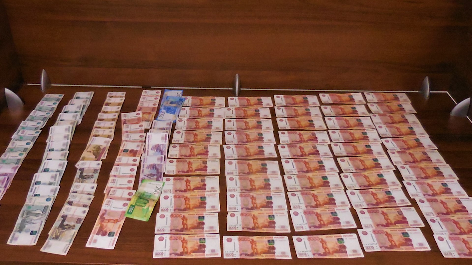 В Волгограде авиапассажир заплатит штраф за попытку вывоза незадекларированной валюты