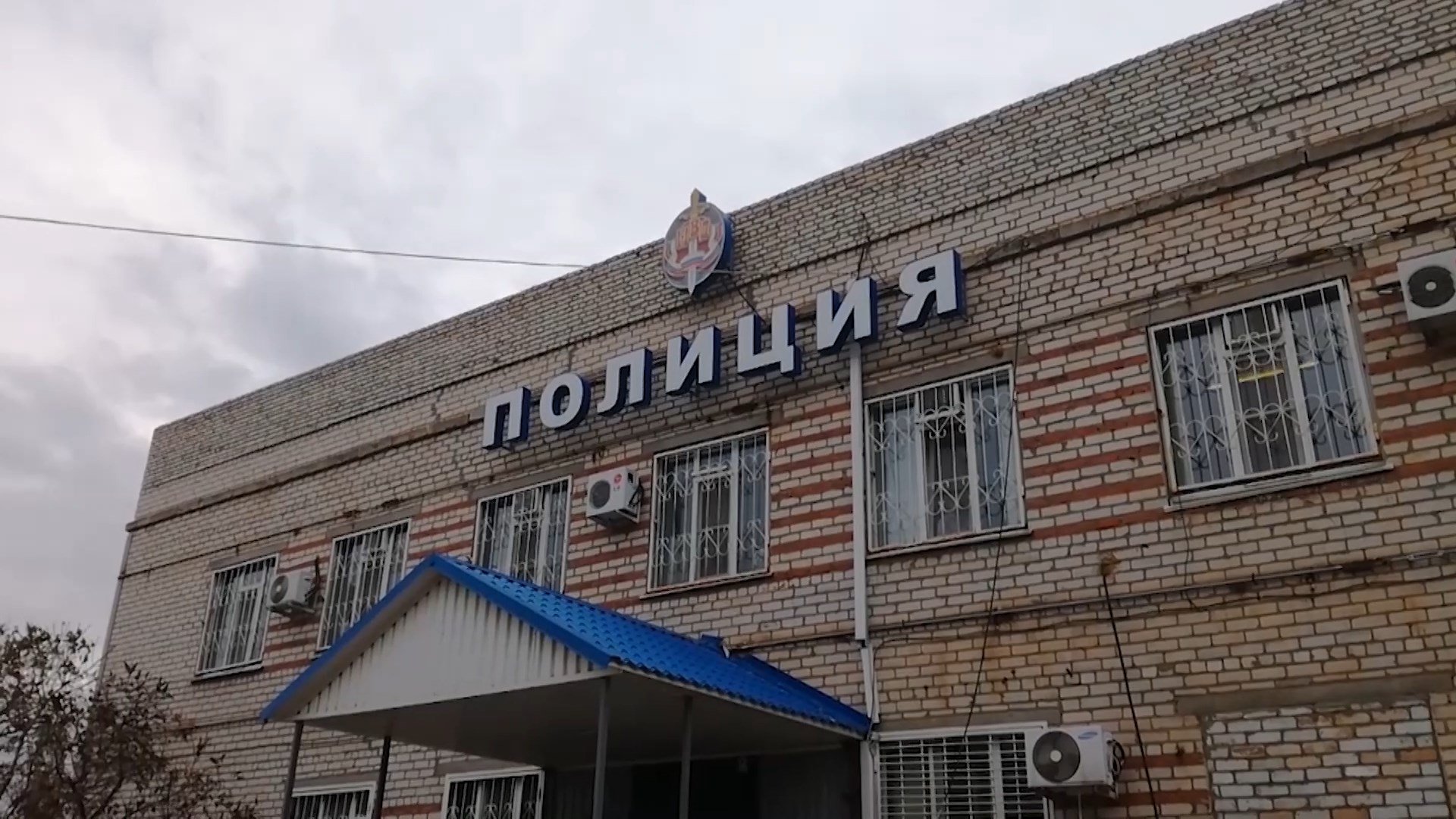 В Волгоградской области школьник после ссоры с родителями сломал доску почета