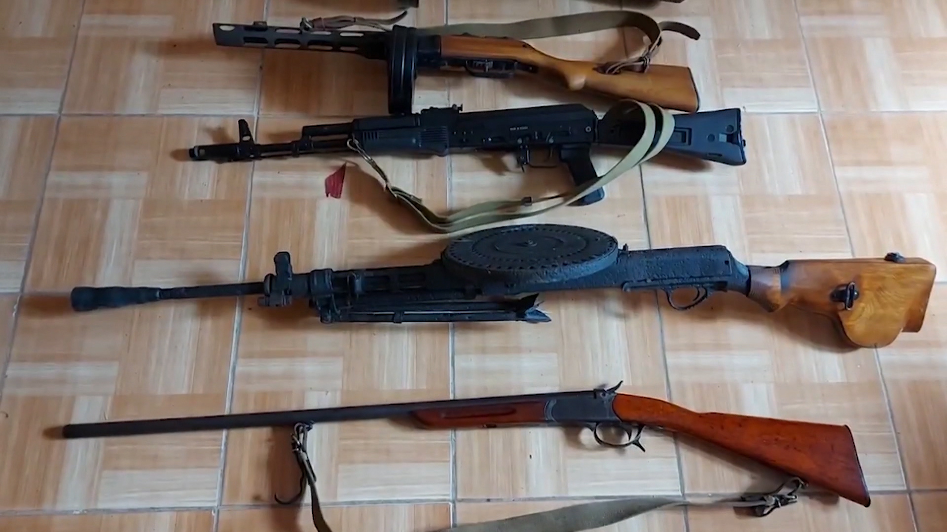 В Волгограде задержали оружейников-нелегалов