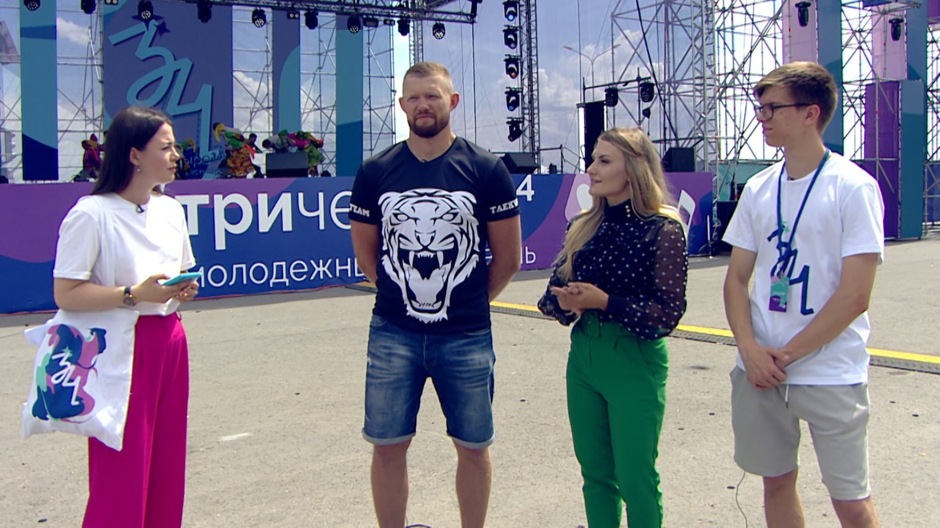 Молодежный фестиваль #ТриЧетыре в Волгограде собирает сотни гостей
