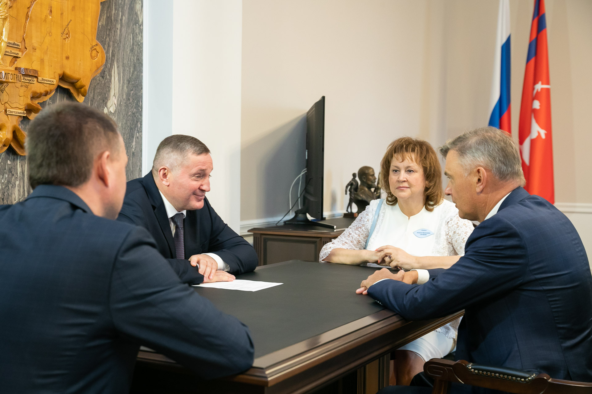 Волгоградский губернатор провел встречу с руководством федеральной и региональной нотариальных палат