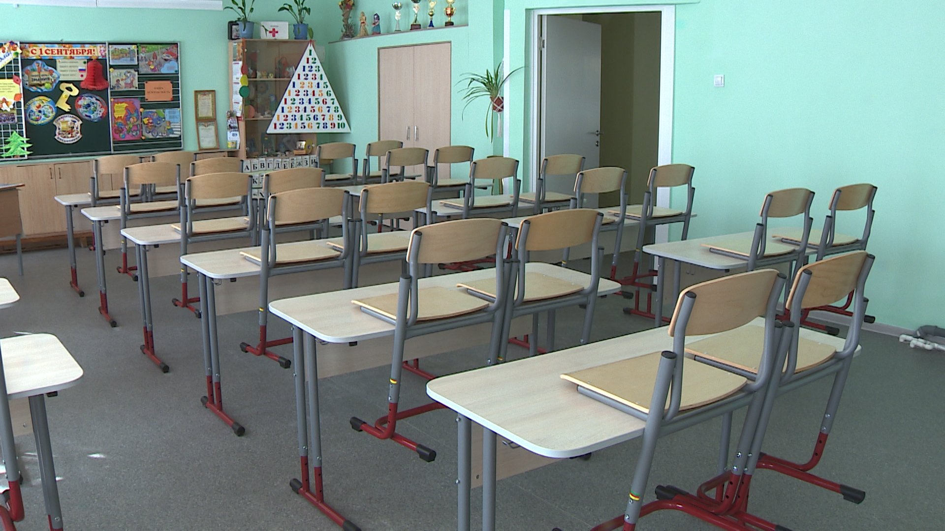В Волжском капитально отремонтировали учебный корпус школы № 19