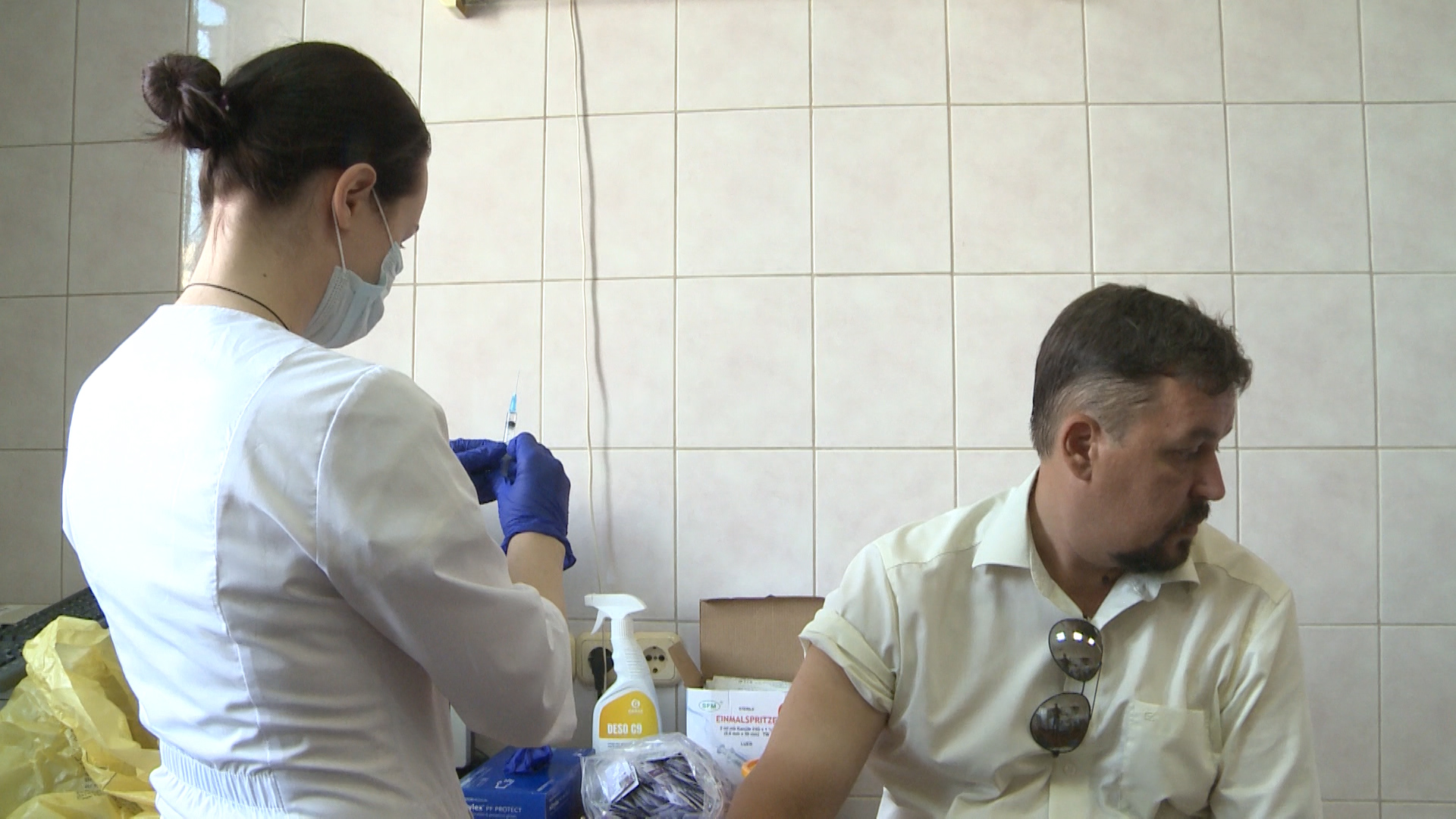 Студенты и сотрудники волгоградских вузов прививаются от гриппа и COVID-19