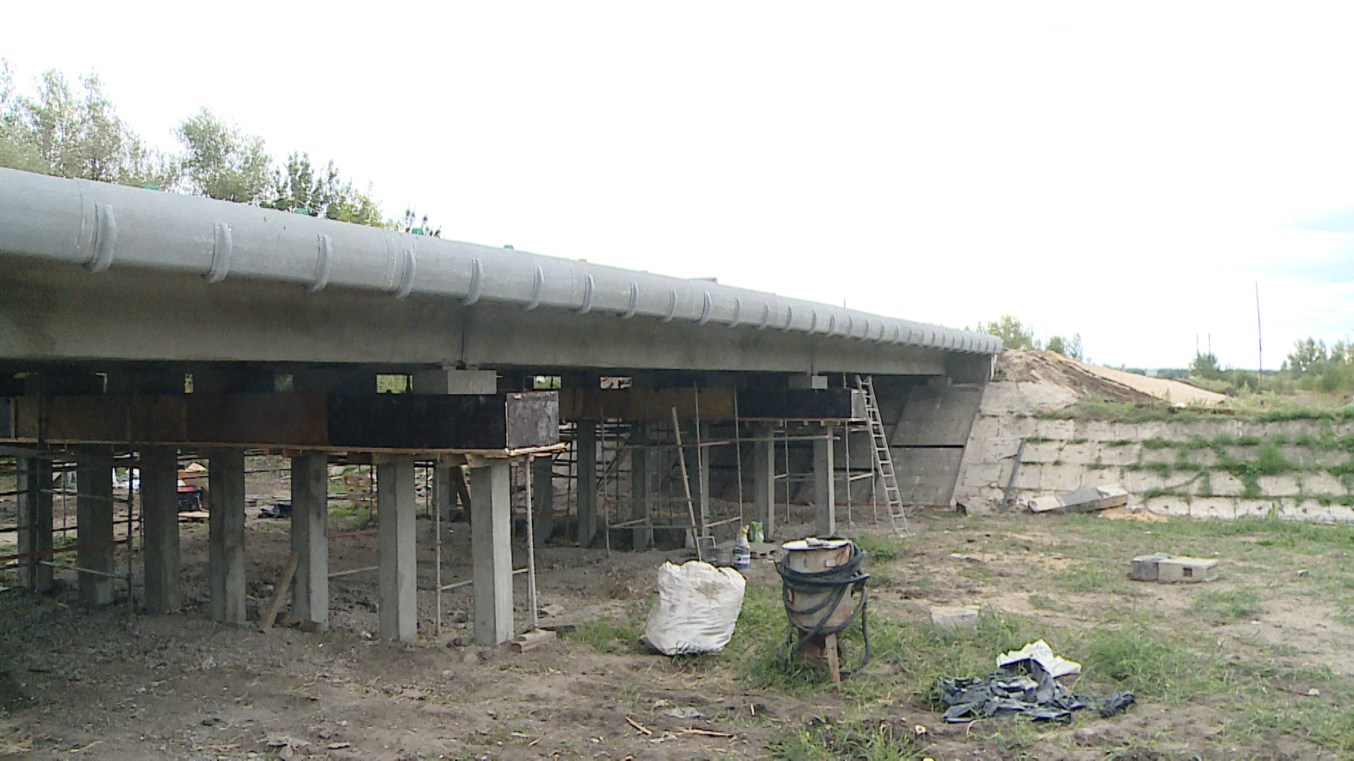 В Даниловском районе завершается ремонт моста через реку Рысь