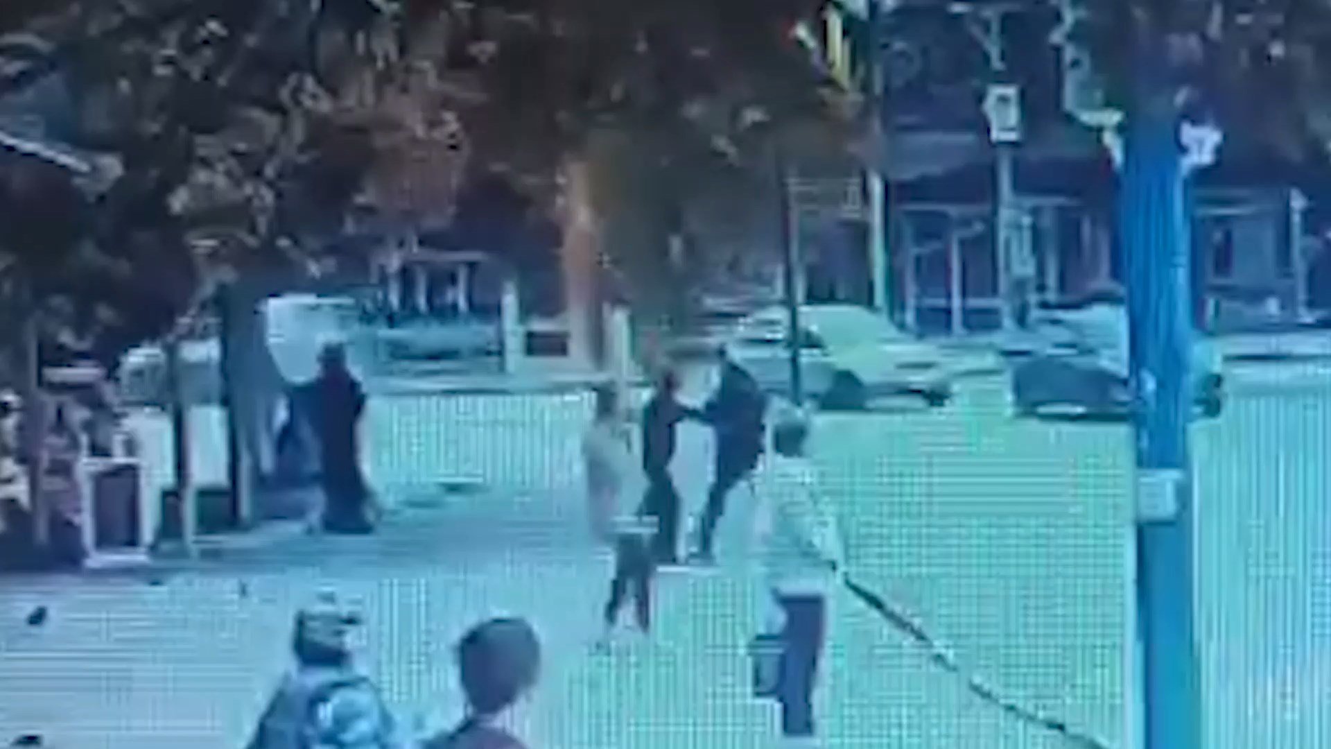 Волжанин устроил поножовщину на остановке