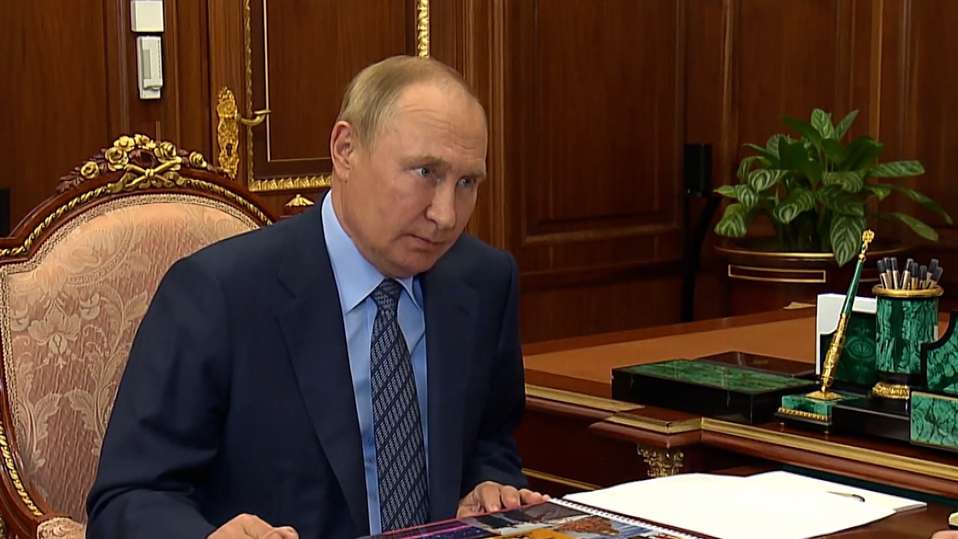 Владимир Путин провел рабочую встречу с Андреем Бочаровым