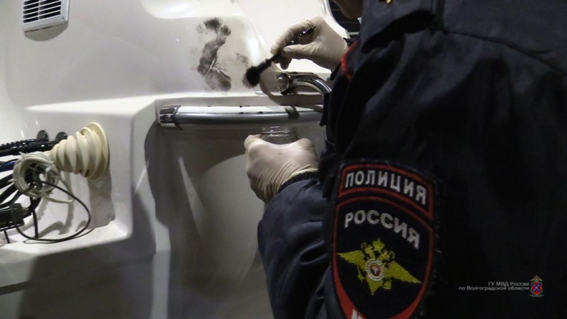 В Волгограде жители южной окраины пытались украсть лодочные моторы стоимостью более миллиона рублей