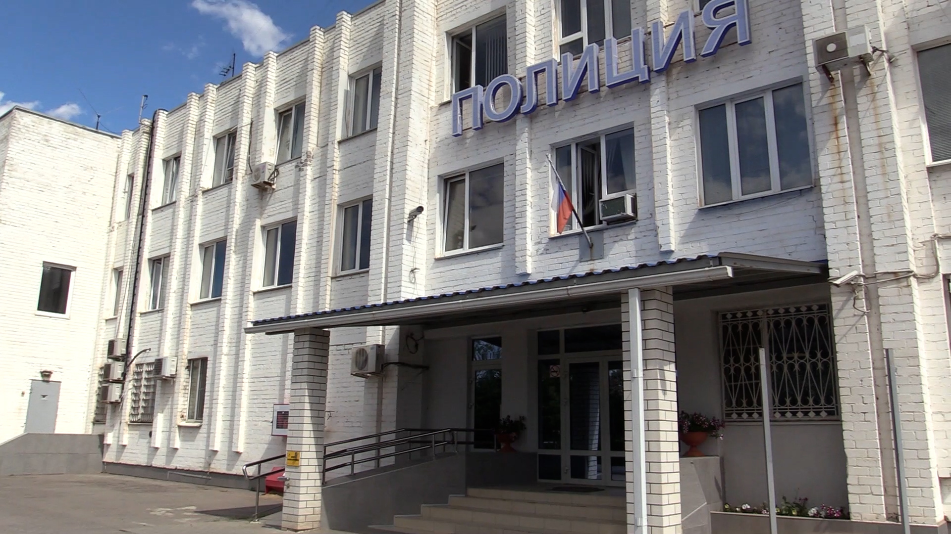 На юге Волгограда злоумышленник напал на продавца строительного магазина