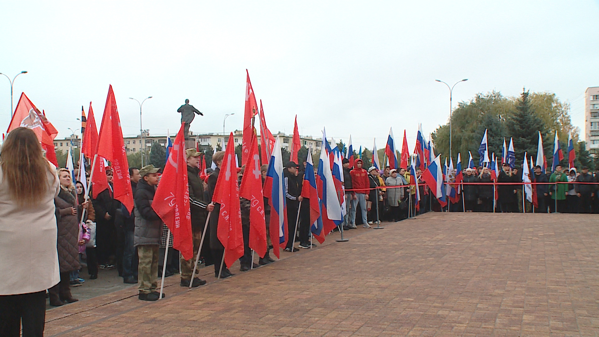 В Волжском прошел митинг-концерт в поддержку военнослужащих и добровольцев СВО