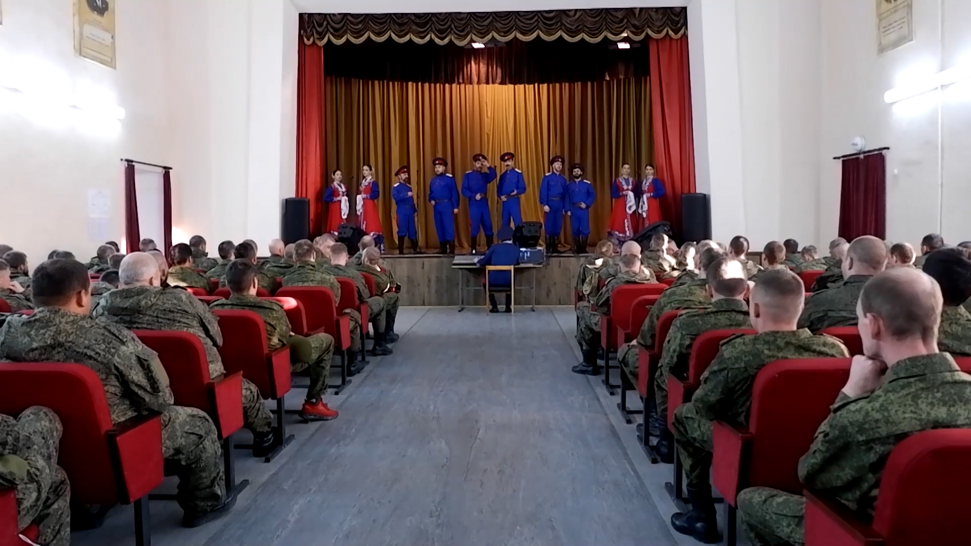 Мобилизованных жителей Волгоградской области поддержал ансамбль Российского казачества