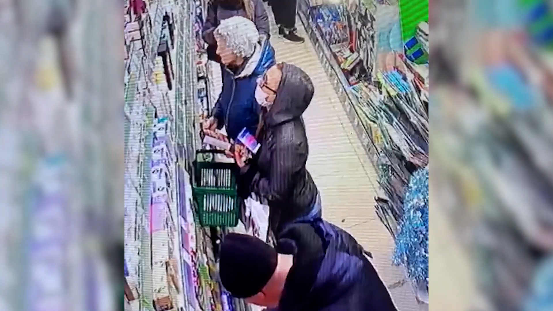 «Нечаянно» толкала: в Волгограде задержали карманницу из Белгородской области