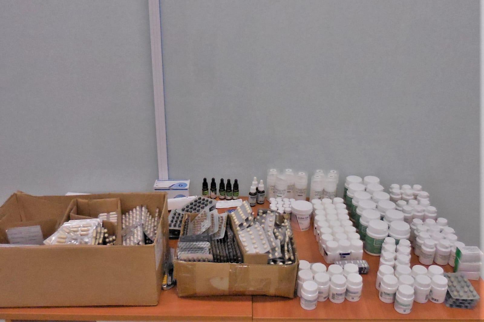 У вернувшейся из Турции волгоградки обнаружили запрещенные в России лекарства