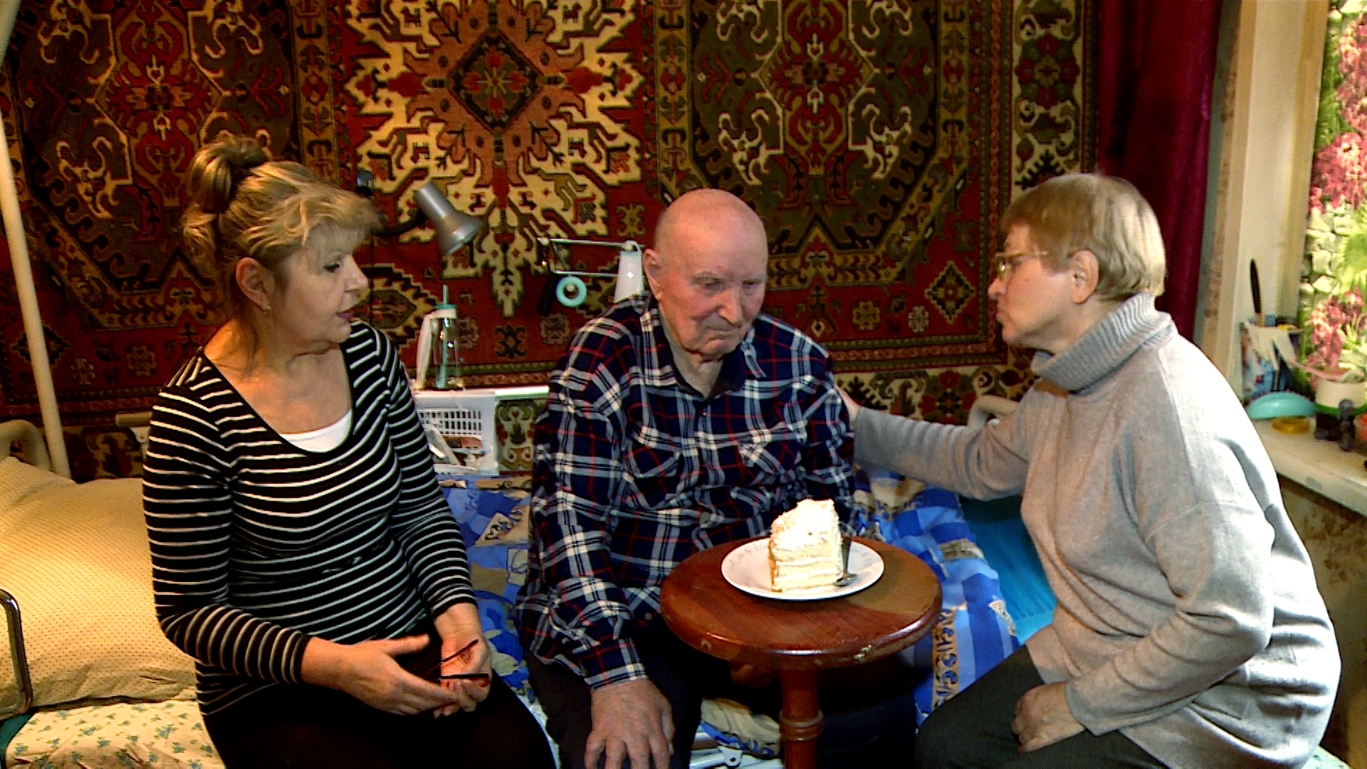 Волгоградский ветеран Александр Медведев отметил 95-летие