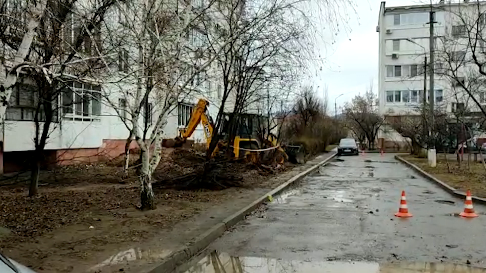 В Волжском пять домов остались утром без воды из-за аварии