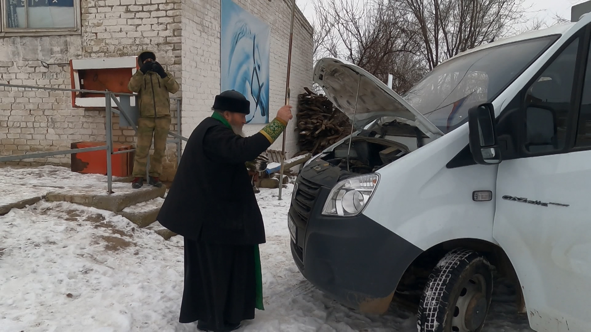 Настоятель храма в Котельниковском районе благословил отправку гуманитарного груза в зону СВО