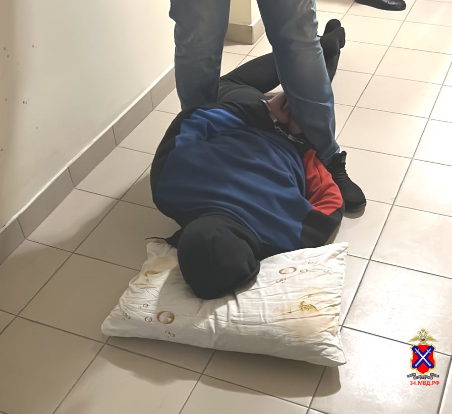 Волгоградец угрожал расправой 18-летней девушке во время стрима в Интернете