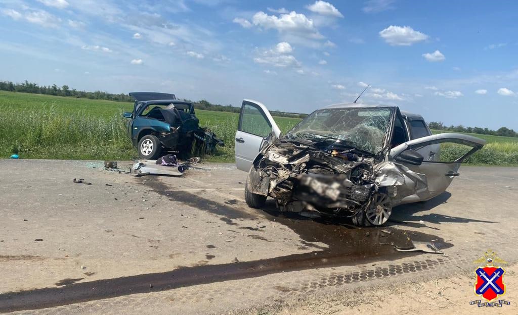 Двое погибших: в Волгограде столкнулись отечественные автомобили