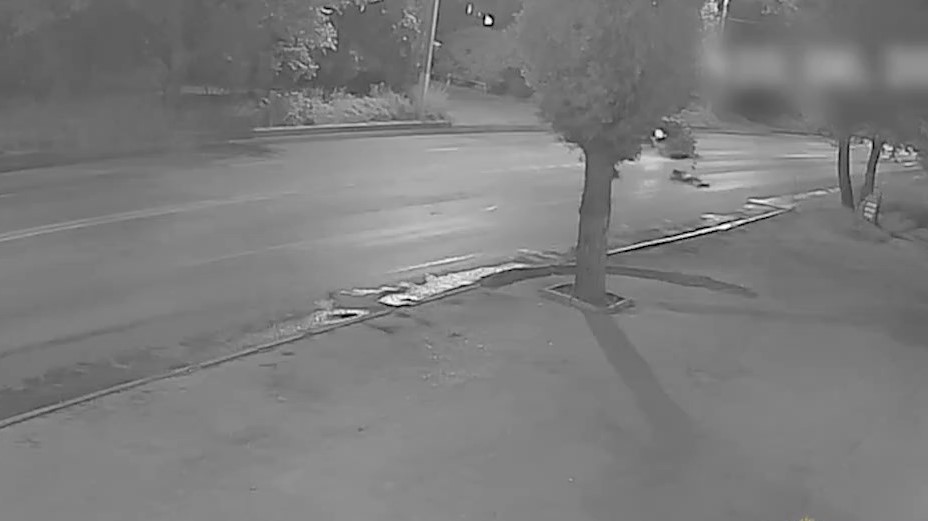 Гуляющий по проезжей части пешеход погиб в ДТП в Волгограде