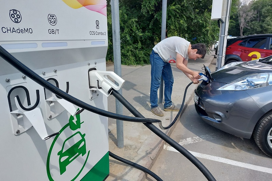 В Волгоградской области работают 12 новых станций для зарядки электромобилей