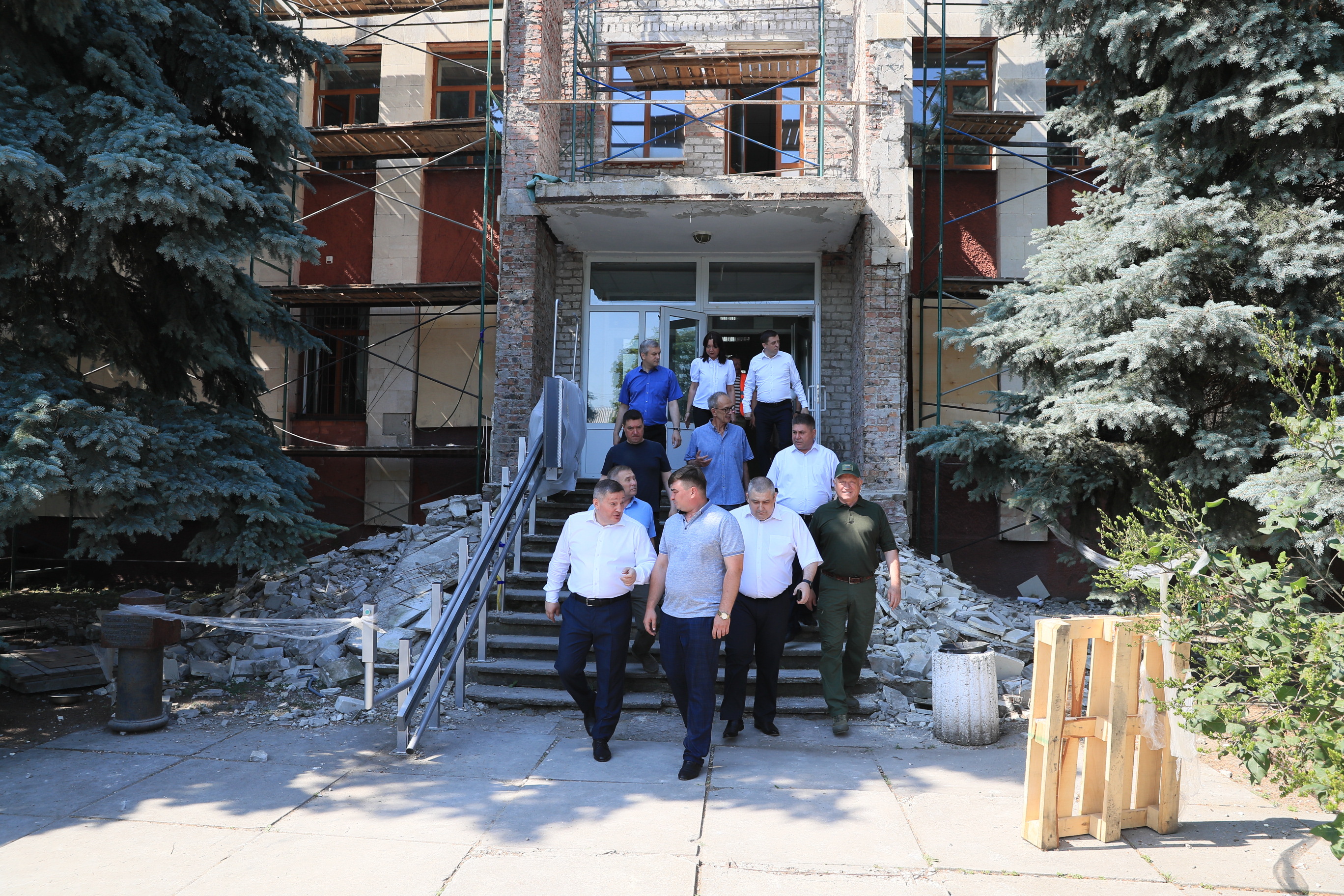 В ЛНР свой рабочий день проводит волгоградский губернатор