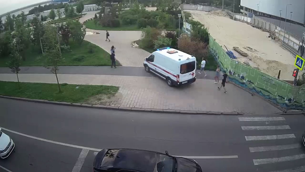 Доска со строящегося здания в центре Волгограда пробила мужчине голову