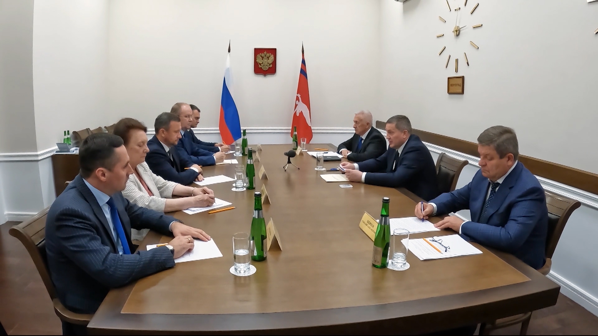Губернатор Волгоградской области обсудил с представителями парламентских партий развитие региона