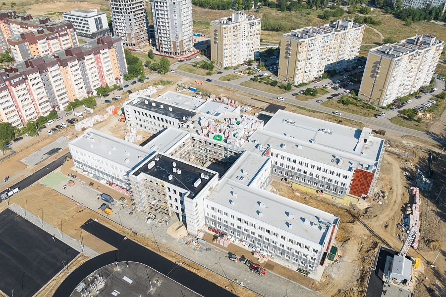 Планируемая к открытию в 2024 школа-тысячник в Волгограде готова на 75 %