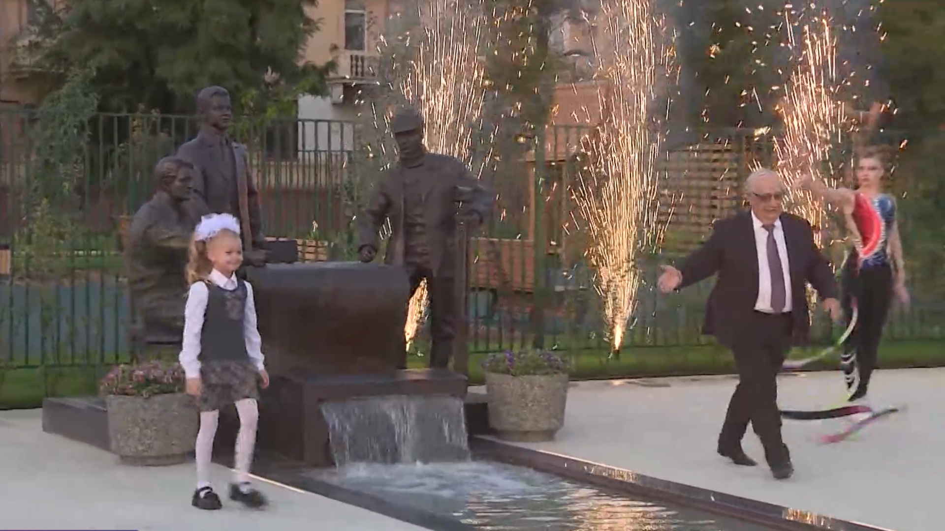 В Волгограде торжественно открыли сквер Строителей