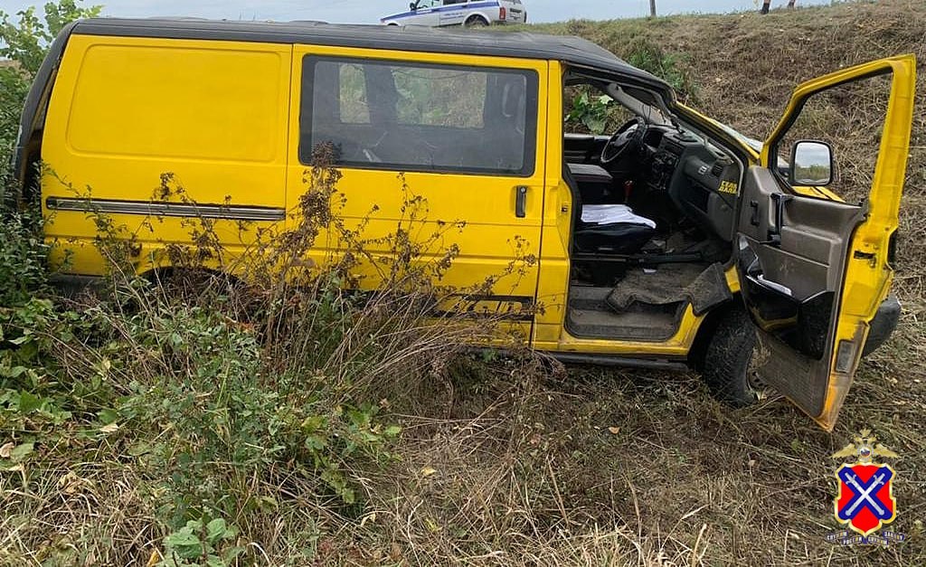 В Волгоградской области двое школьников угнали и разбили чужой автомобиль