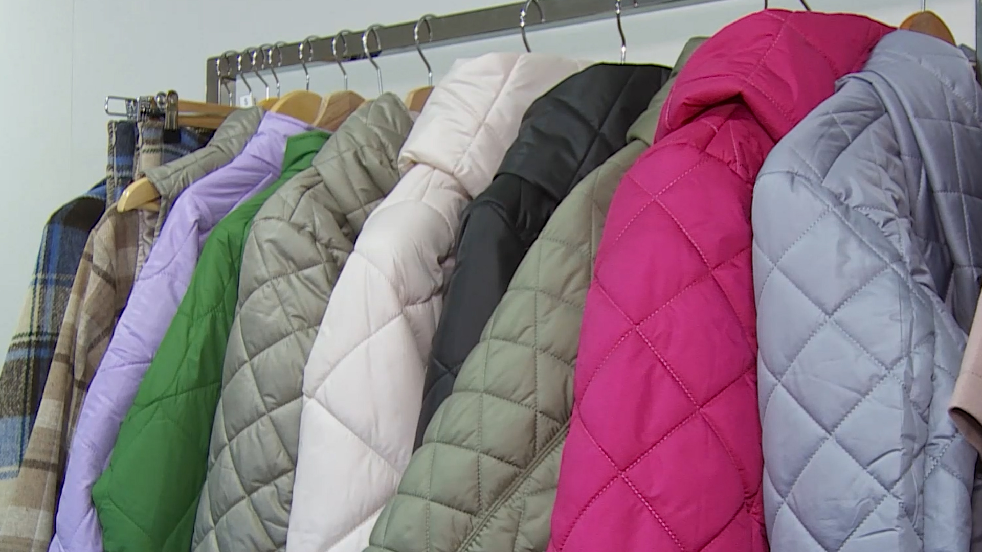 Холода близко: волгоградцам подсказали трендовые модели теплых пуховиков