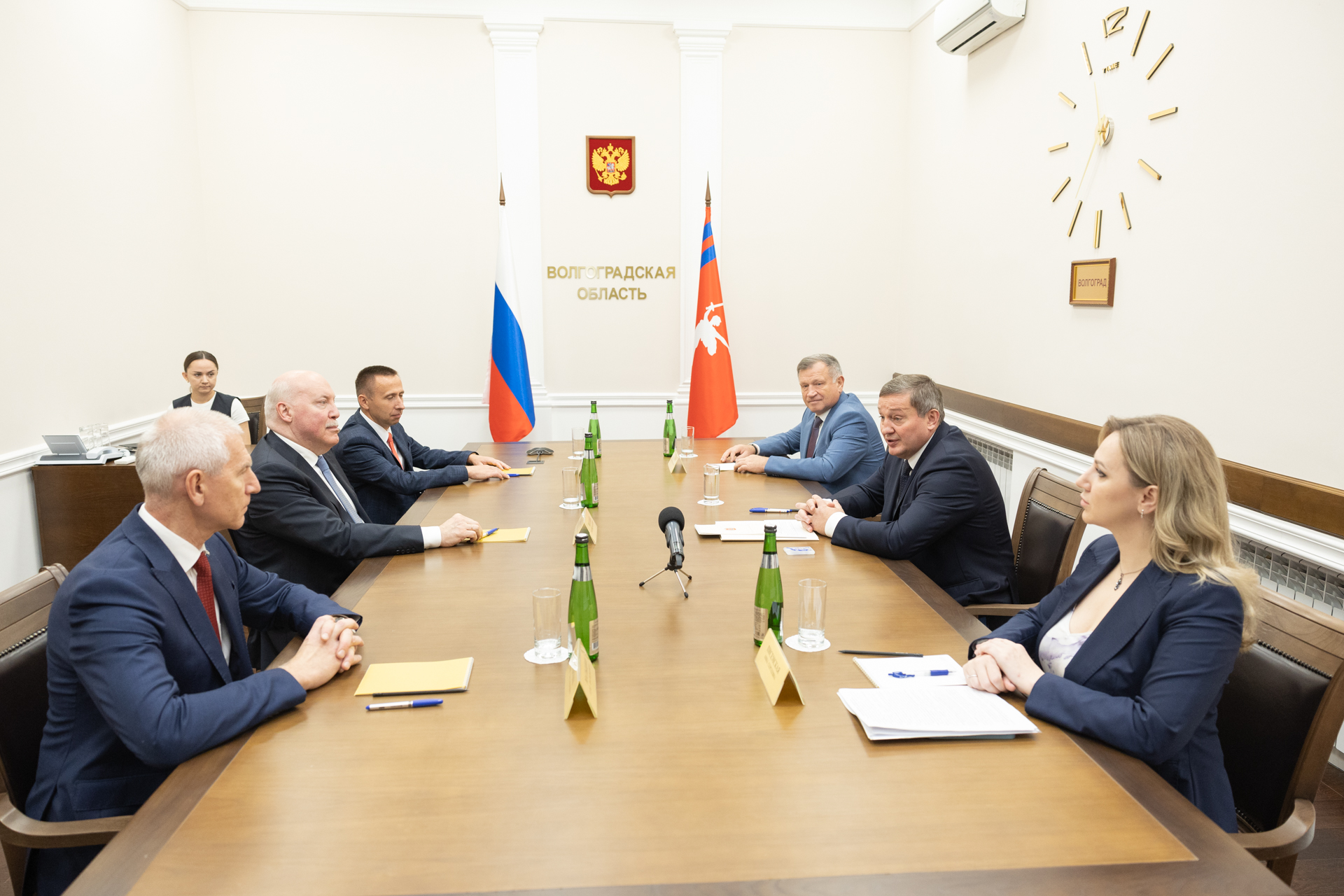 Глава Волгоградской области, Госсекретарь Союзного государства и министр спорта РФ провели рабочую встречу