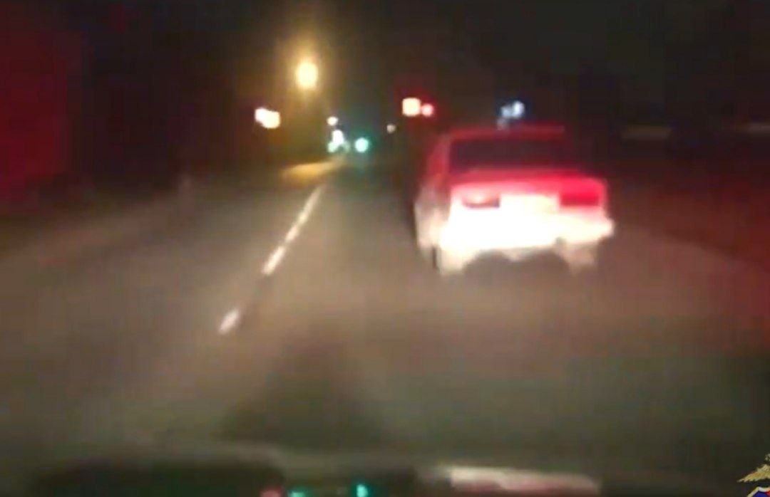 ВИДЕО: четверо подростков угнали машину и скрывались от полиции под Волгоградом