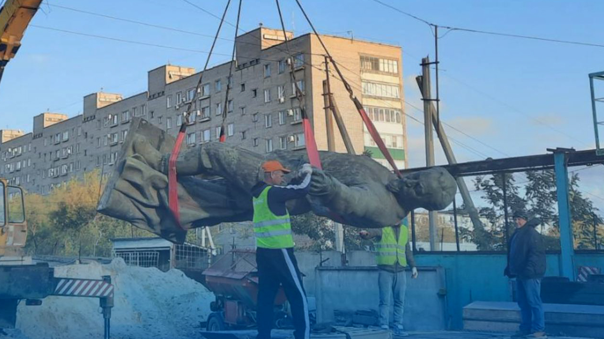 Скульптуру Феликса Дзержинского отправили на реставрацию из Волгограда в Подмосковье