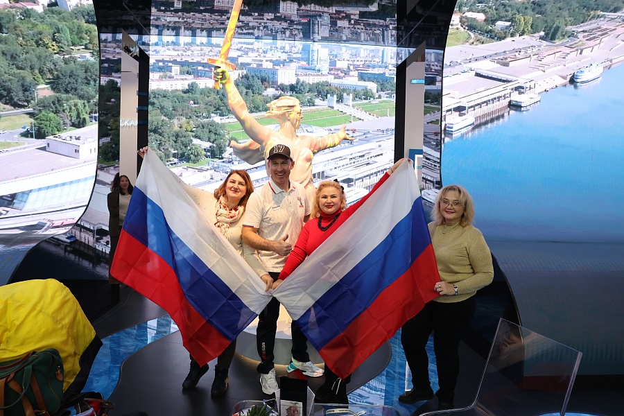 В первый день работы выставки «Россия» волгоградский стенд посетили десятки тысяч человек
