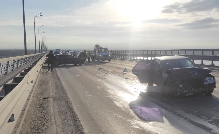 ДТП парализовало движение на «танцующем» мосту в Волгоградской области